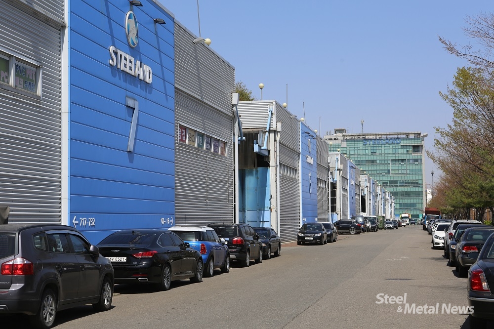 본지가 방문한 스틸랜드 7동. 뒷편으로 스틸랜드 본관이 보인다. (사진=뿌리뉴스)