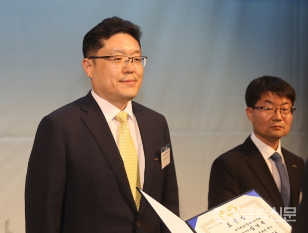 제19회 철의 날’ 행사에서 한국산업기술평가관리원 임영목 PD(산기평 경량소재 사업단장)가 대통령표창을 수상했다.