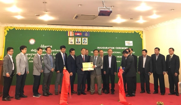 한국건설기술연구원은  캄보디아 프놈펜 현지서 캄보디아 공공교통사업부와 공동으로 한-캄 건설기술 연구센터 설립을 위해 공동사무소를 개소했다.