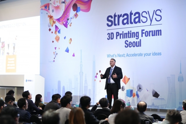 ‘스트라타시스 3D프린팅 포럼 2018’에서 발표하는 가이 야이어 스트라타시스 아시아 유럽 수석부사장. (사진=스트라타시스)