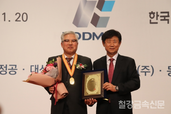 올해의 금형인으로는 화천기계㈜ 권영열 회장(73세)이 선정됐다.