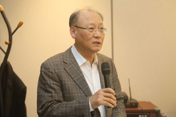 한국철강자원협회 임순태 회장이 개회사를 하고 있다.