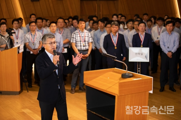 장세욱 동국제강 부회장이 창립 65주년 기념식에서 기념사를 전하고 있다./사진제공=동국제강