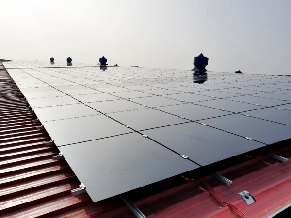 에스와이가 자사의 인주생산단지 지붕에 자체 3호 태양광발전소를 준공해 운영하고 있다. (사진=에스와이)