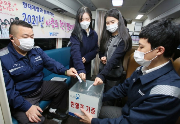 현대제철 당진제철소 임직원들이 ‘코로나 위기 극복 2차 헌혈캠페인’에 참여했다. (사진=현대제철 당진제철소)