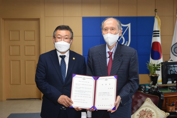 한국재료연구원 이정환 원장이 경남대학교 신소재공학과 석좌교수에 위촉됐다. (사진=재료연구원)