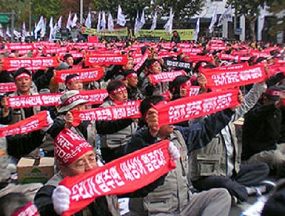 운송거부 참여율이 71.8%에 달했던 2008년 화물연대 파업 모습 / 사진: 철강금속신문 DB