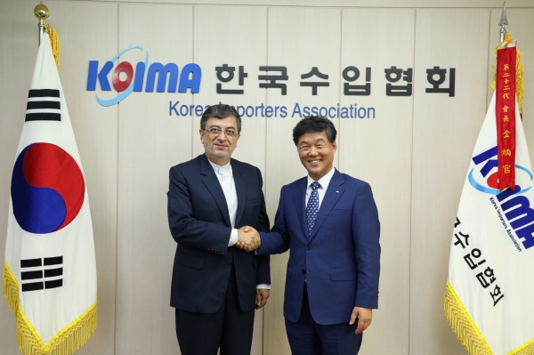 한국수입협회 김병관 회장은 사이드 바담치 샤베스타리 주한 이란 대사와 양국 간 교역 협력을 위한 방안에 대해 논의했다. (사진=수입협회)