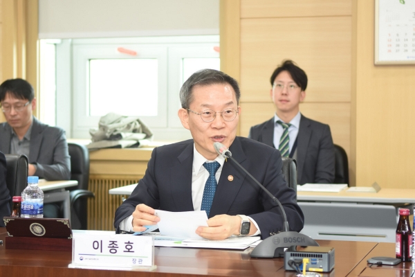 극한소재 실증연구 기반조성사업 산학연 전문가 간담회에서 이종호 과기정통부 장관이 축사하고 있는 모습. (사진=재료연구원)