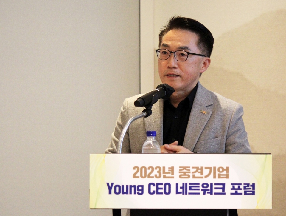 7일 '2023년 제1회 중견기업 Young CEO 네트워크 포럼'에서 개회사를 하는 이호준 한국중견기업연합회 상근부회장