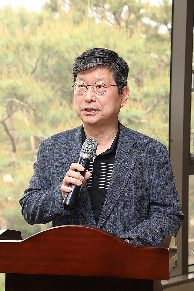 한국비철금속협회 전승희 부회장이 축사를 하고 있다.
