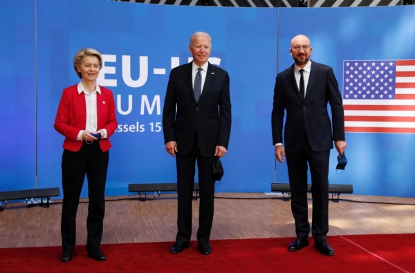 미국 백악관은 조 바이든 미국 대통령(가운데)이 미국-EU 정상회담 세션을 위해 10월 20일 백악관에서 EU 찰스 미셸 이사회 의장(우측)과 우르술라 폰 데어 라이엔(좌측) EU 집행위원장을 초대할 예정이라고 밝혔다. (사진=유로메탈)