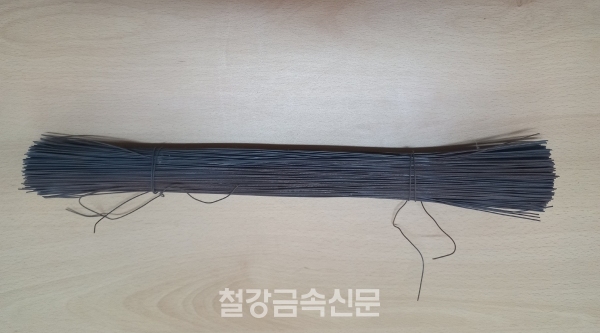 국내 철선업계의 경영위기가 심화되고 있어 수입재 대응책 마련이 시급한 것으로 나타났다. 사진은 철근용 결속선. (사진=철강금속신문)