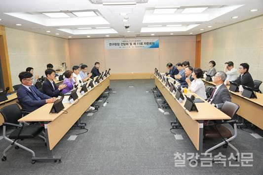 자문위원과 함께 포항테크노파크 배영호 원장, 김근환 포스코홀딩스 신기술사업팀장, 이정수 포스텍 산학처장 겸 포항강소특구육성센터장 등 유관기관 관계자들이 함께 했다. RIST 제공.
