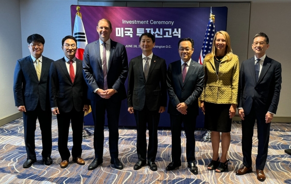 미국 워싱턴 D.C.에서 개최된 미국 기업 투자신고식. (왼쪽부터) 박덕열 산업통상자원부 투자정책관, 이승준 퍼시피코 에너지 코리아 부사장, 윌리엄 네이선 프랭클린 퍼시피코 에너지 그룹 CEO 겸 회장, 안덕근 산업통상자원부 장관, 최승호 퍼시피코 에너지 코리아 대표, 매리 타노우카 퍼시피코 에너지 그룹 전략 고문, 김태형 코트라 인베스트코리아 대표. (사진=퍼시피코 에너지 코리아)