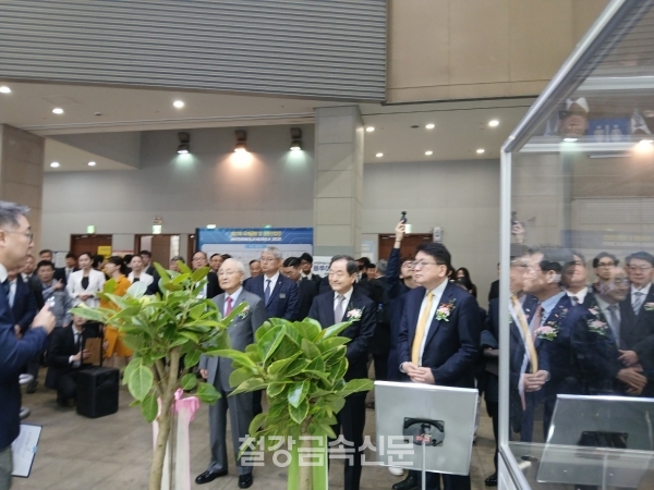 ‘제27회 국제 금형 및 관련산업전’ 개막식 VIP 투어. (사진=철강금속신문)