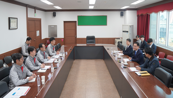 강위원 전라남도 경제부지사는 해남군 소재 대한조선(해남화원조선산업단지)을 찾아 해상풍력 클러스터 산업단지 예정지를 둘러보고 전반적인 인프라 구축 상황을 점검했다. 대한조선