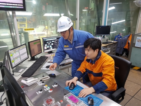 포스코의 인공지능(AI) 도금제어기술이 한국공학한림원에서 최근 발표한 '2018년도 산업기술 성과 15선'에 선정됐다. (사진제공=포스코)
