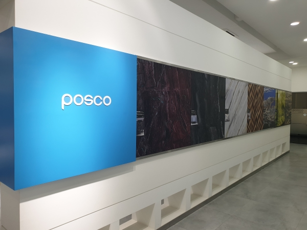 POSCO-CSPC에 설치된 전시공간. 포스코강판의 프린트, 포스아트 제품들을 전시해 고객 홍보에 활용하고 있다. (사진=포스코강판)