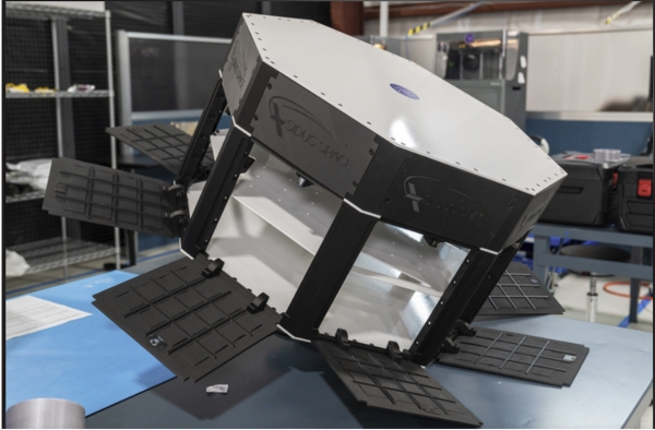 사이더스 스페이스가 마크포지드의 복합소재 3D프린팅 솔루션으로 제작한 인공위성 ‘LizzieSat’ 시제품. (사진=마크포지드)