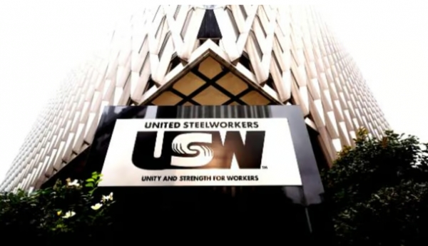 미국철강노동조합(USW)가 US스틸을 계약 위반으로 고발하면서 일본제철의 인수에 제동이 걸릴 것이라는 분석이 나온다. (사진=Bloomberg)