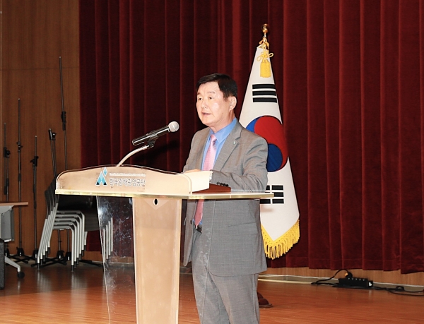 ▲10일 본사 대강당에서 열린 한국광해광업공단 창립 4주년 기념식에서 황영식 사장이 인사말을 하고 있다.(사진제공=KOMIR)
