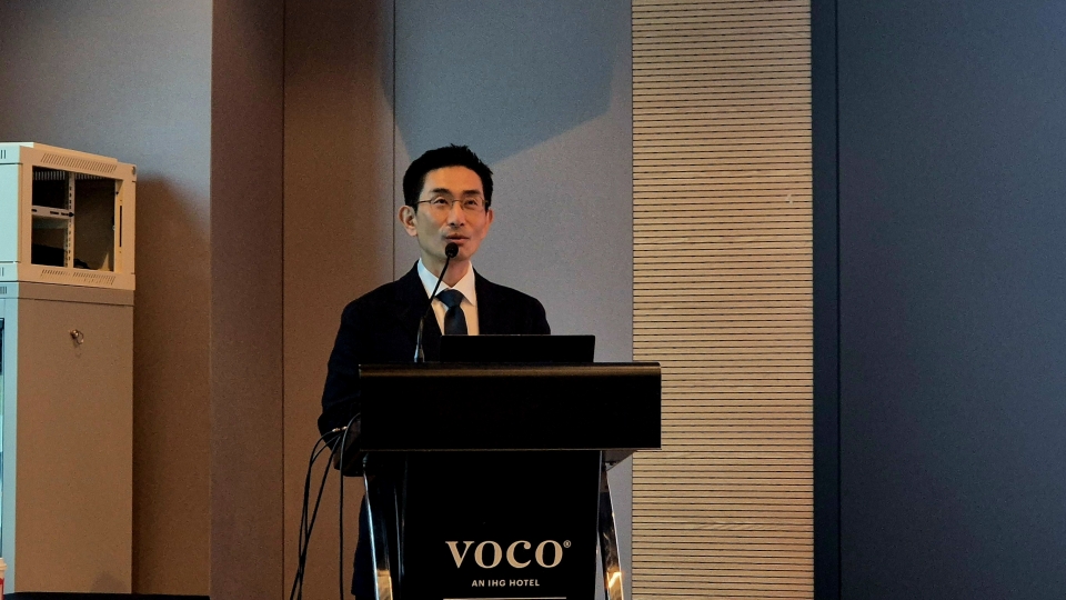 유진투자증권 허재환 상무가 발표하고 있다.