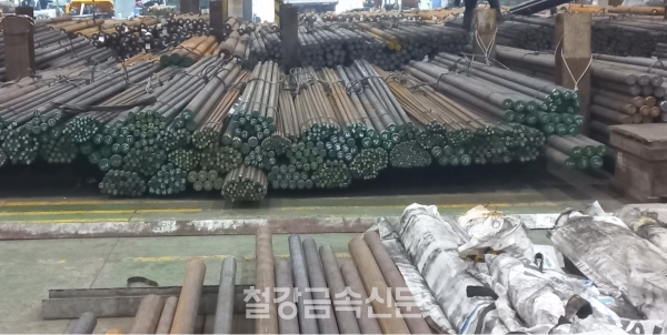 무역위원회의 중국산 특수강봉강에 대한 AD 조사 개시가 지연되면서 업계의 우려가 커지고 있다. 사진은 국내산 특수강봉강. (사진=철강금속신문)