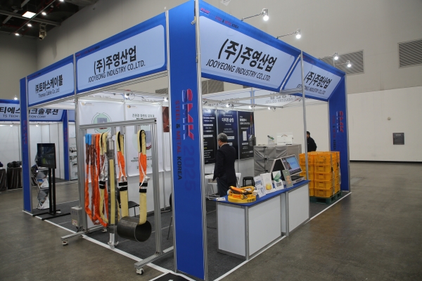 주영산업은 친황경 파렛트인 에코번들을 국제철강 및 비철금속산업전에서 선보였다