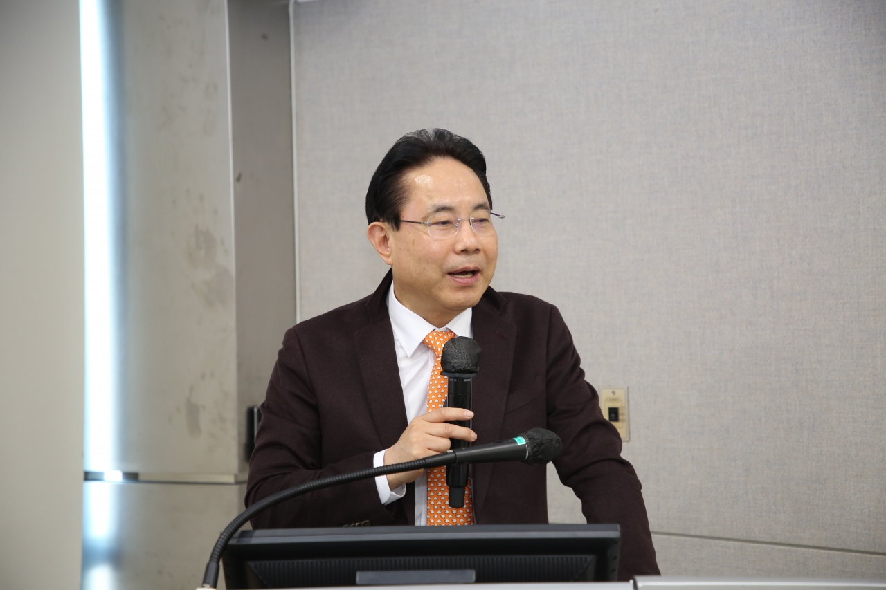 ▲성균관대 중국대학원 전병서 교수가 5일 서울 양재 AT센터에서 열린 2026 철강산업 이슈 및 경기전망 세미나에서 ‘미·중 패권전쟁 속 우리의 활로모색은?’에 대해 발표했다. 
