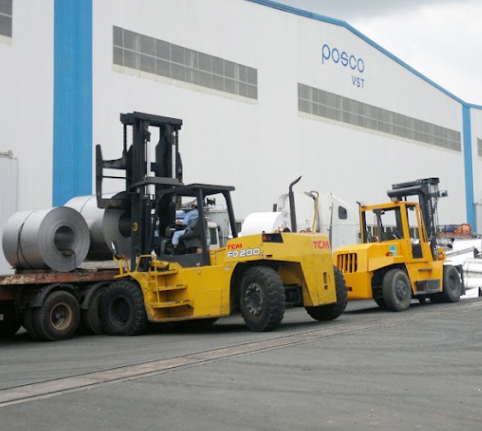 포스코홀딩스 POSCO-VST 공장앞 (출처 Xe nâng TCM )