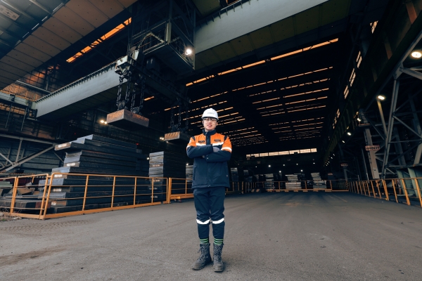 포항제철소 슬라브 야드 스마트 기술을 개발한 제강부 조재성 대리. /포스코