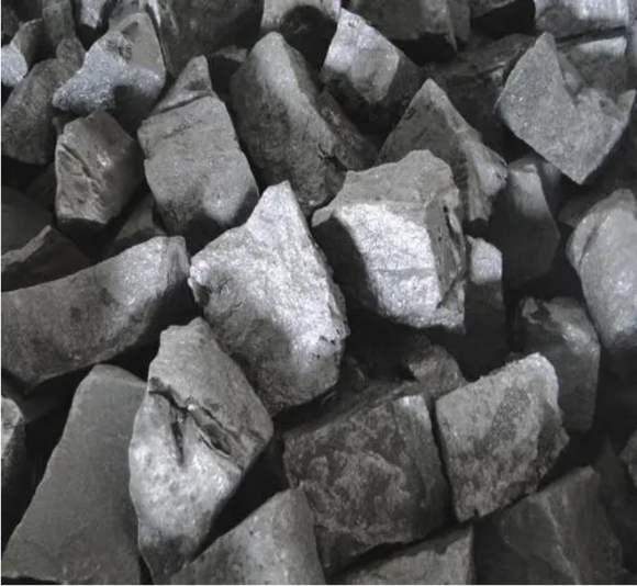 지난해 국내 수요 부진에도 신흥국들의 저가 공세로 합금첥 수입이 역대 최대치를 경신했다. 사진은 수입산 페로실리콘. (사진=KOTRA)