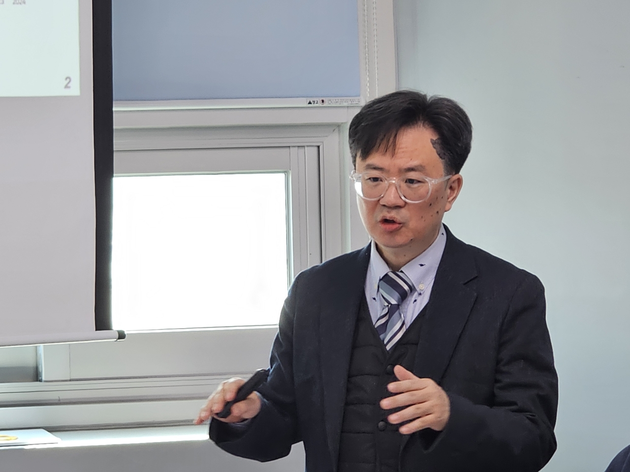 ▲아주대학교 권재원 교수가 ‘폐알루미늄캔 순환경제 활성화 방안’에 대해 발제했다.