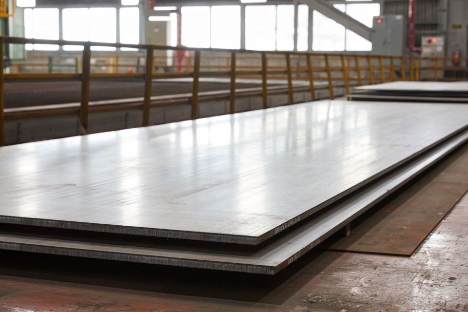 사진은 동국제강 클래드 후판. 동국제강