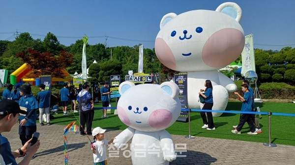 철강마라톤대회 현장에 나타난 포스코 마스코트 