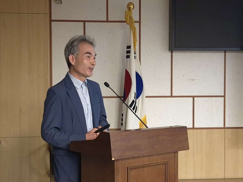 한국희토류산업협회(회장 구본규)가 주관한 ‘글로벌 희토류 확보 전략과 대응과제 토론회’에서 김규판 선임연구위원이 발표하고 있다.