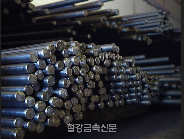 무역위원회가 중국산 봉강에 대해 25.08~27.96%의 잠정덤핑방지관세 부과를 건의하기로 했다. 사진은 중국산 특수강봉강. (사진=철강금속신문)