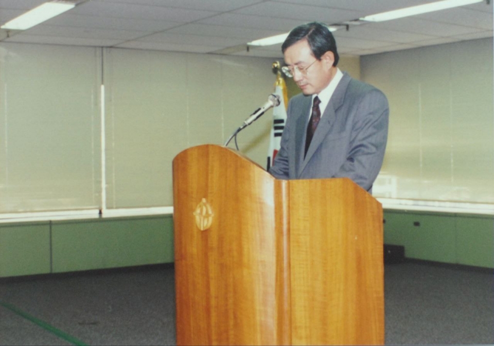 고려아연 종무식에서 직원들에게 격려인사를 전하는 최창걸 명예회장/고려아연 제공